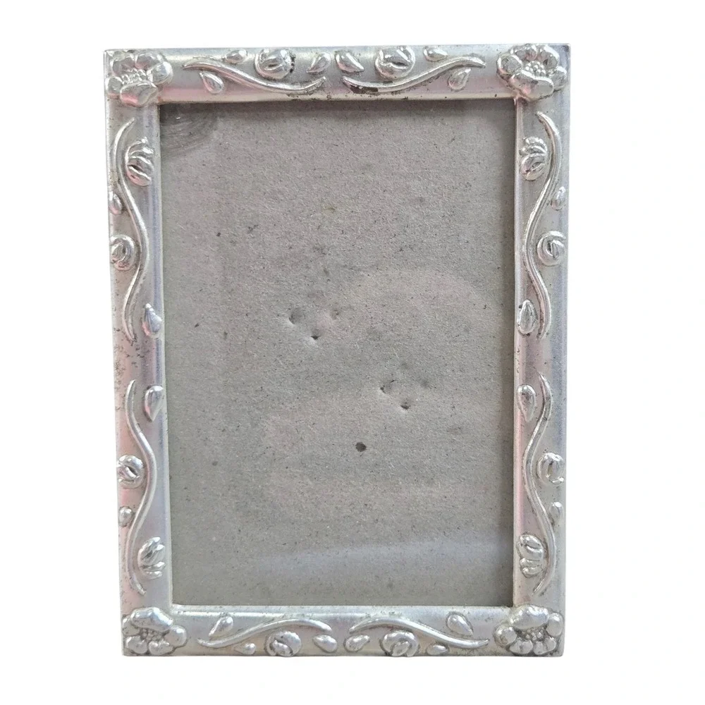 Elsa L Floral Vine Silver Tone 3.5x3 Miniature Desktop Picture Photo Frame